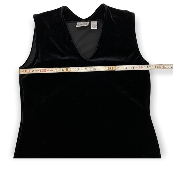 Chico’s Sleeveless V-Neck Velvet Shell Blouse Black Dressy Classic Med, Size 8 - Picture 3 of 4